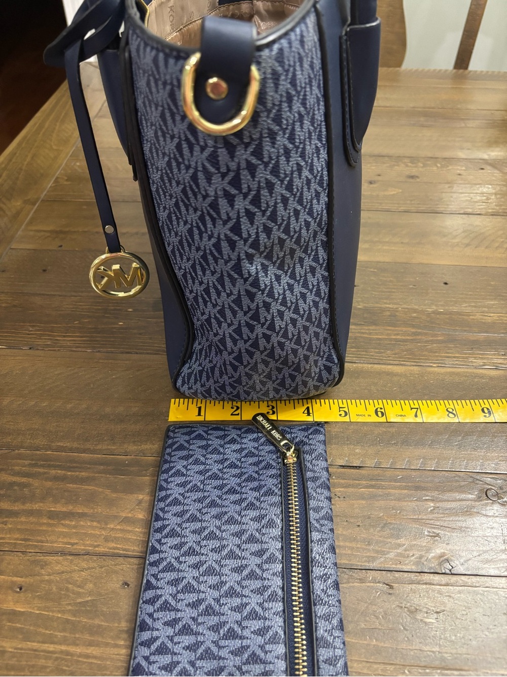 Michael Kors Navy Logo Tore with Matching Pouch - Picture 12 of 14